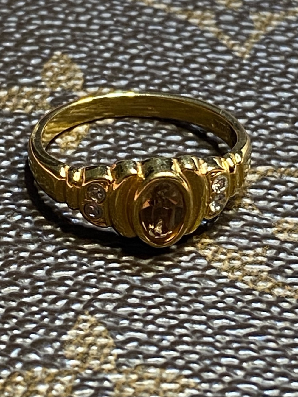Vintage Avon Gold Tone Fluted Bezel Oval Cocktail Ring Size 8